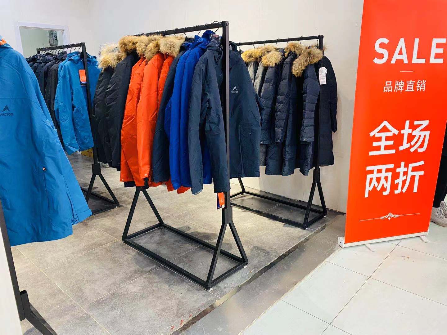 ivmv羽绒服特卖快闪活动-天津人人乐超市西道湖店