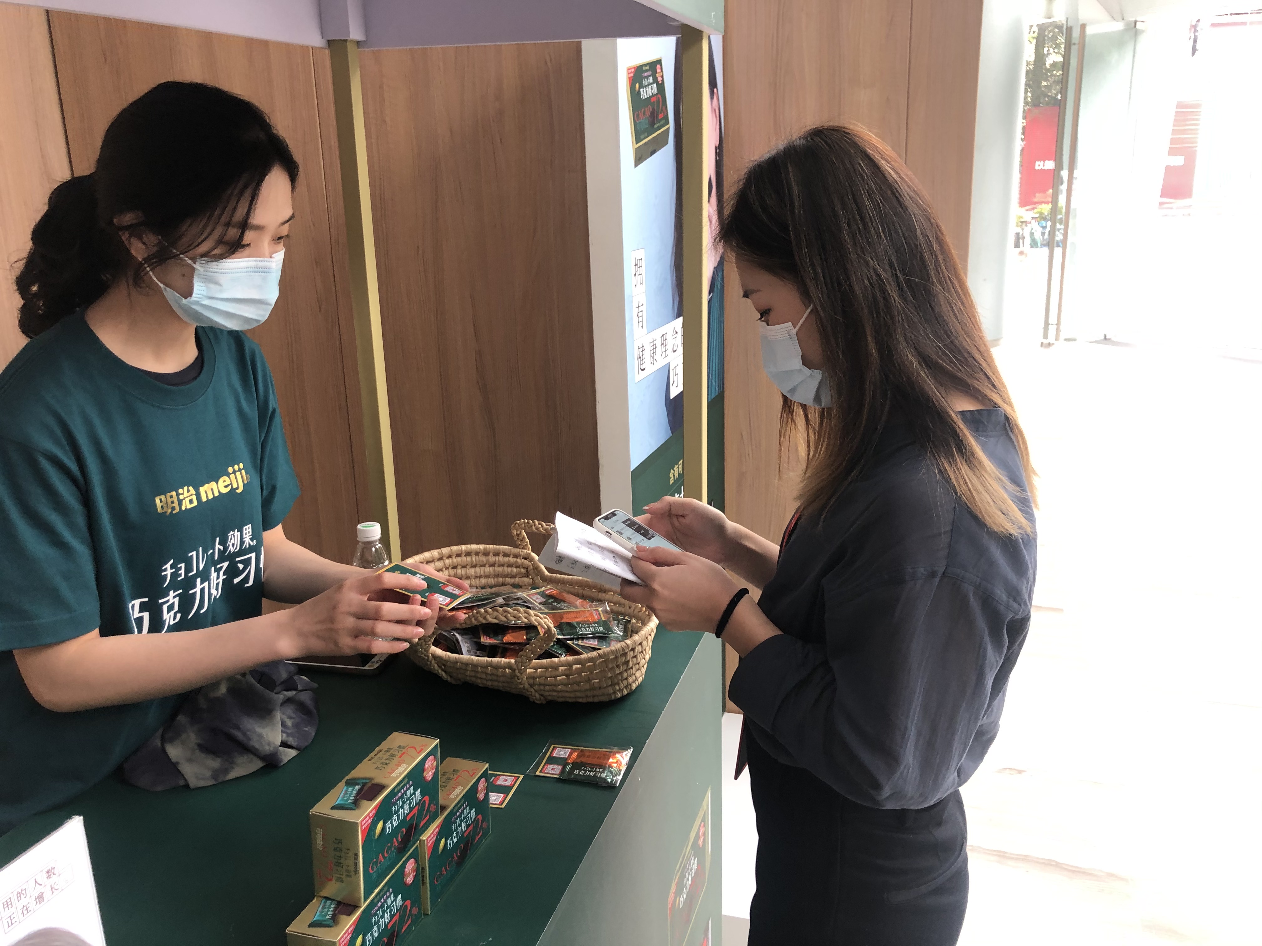 明治巧克力推广快闪活动-保利威座大厦