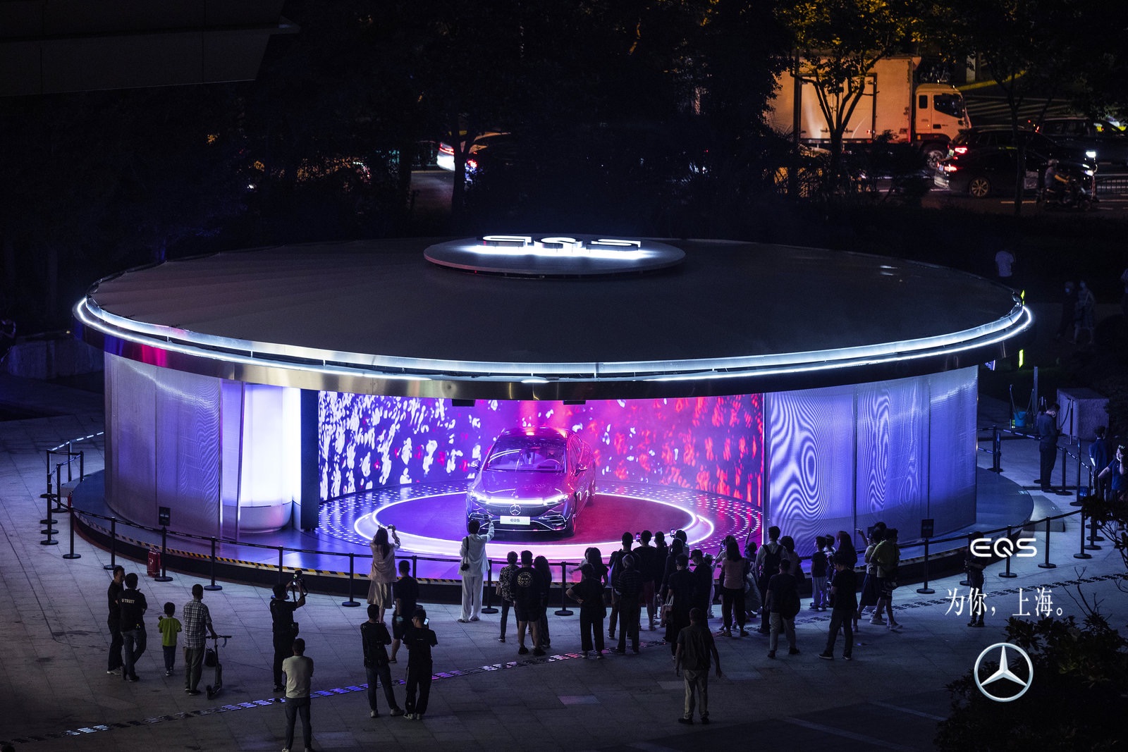 奔驰EQS快闪活动-上海浦东嘉里城前庭广场