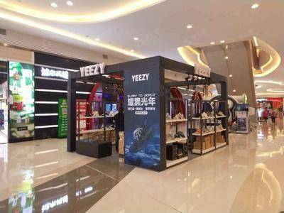 YEEZY椰子鞋-长沙步步高梅溪新天地