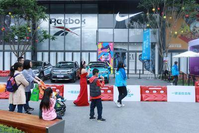 广汽新能源自动泊车埃安V-成都龙湖滨江天街