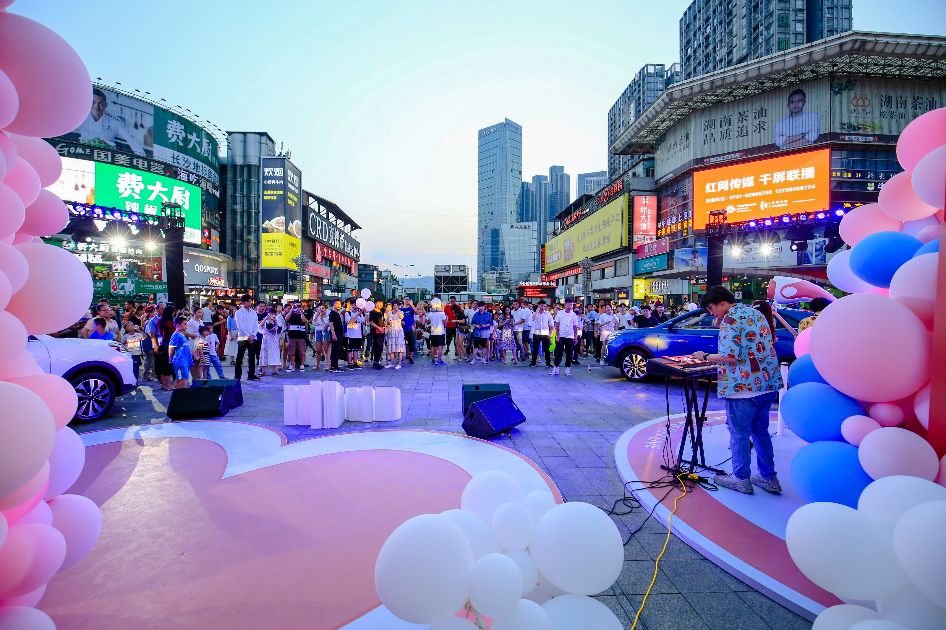 威马纯电夏日City Live长沙站快闪活动-长沙黄兴南路步行街内街